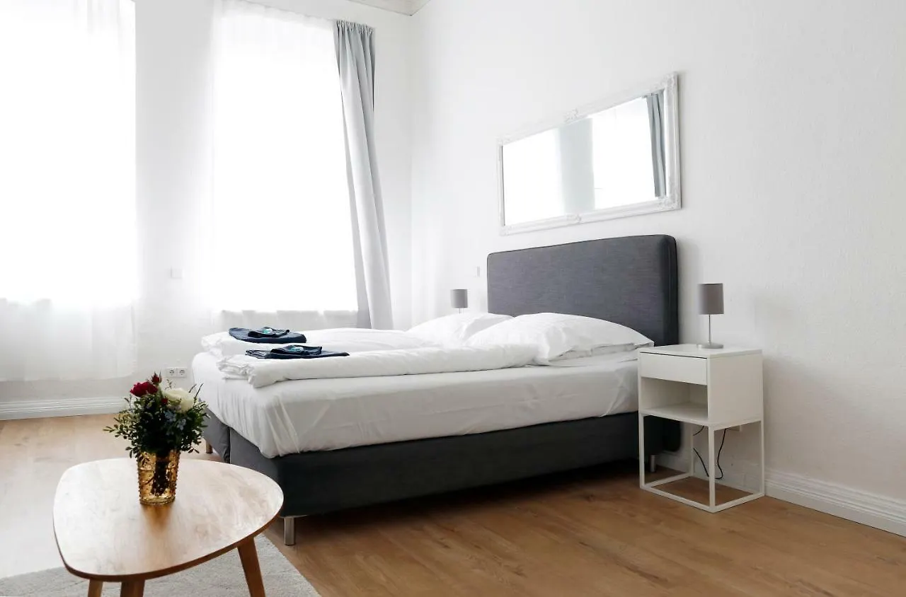 Greif By Rockchair Apartments L Superhost Status L 2 Bedrooms Boxspringbeds In City Center - Cozy Family & Business Flair Welcomes You! Berlin 0*,